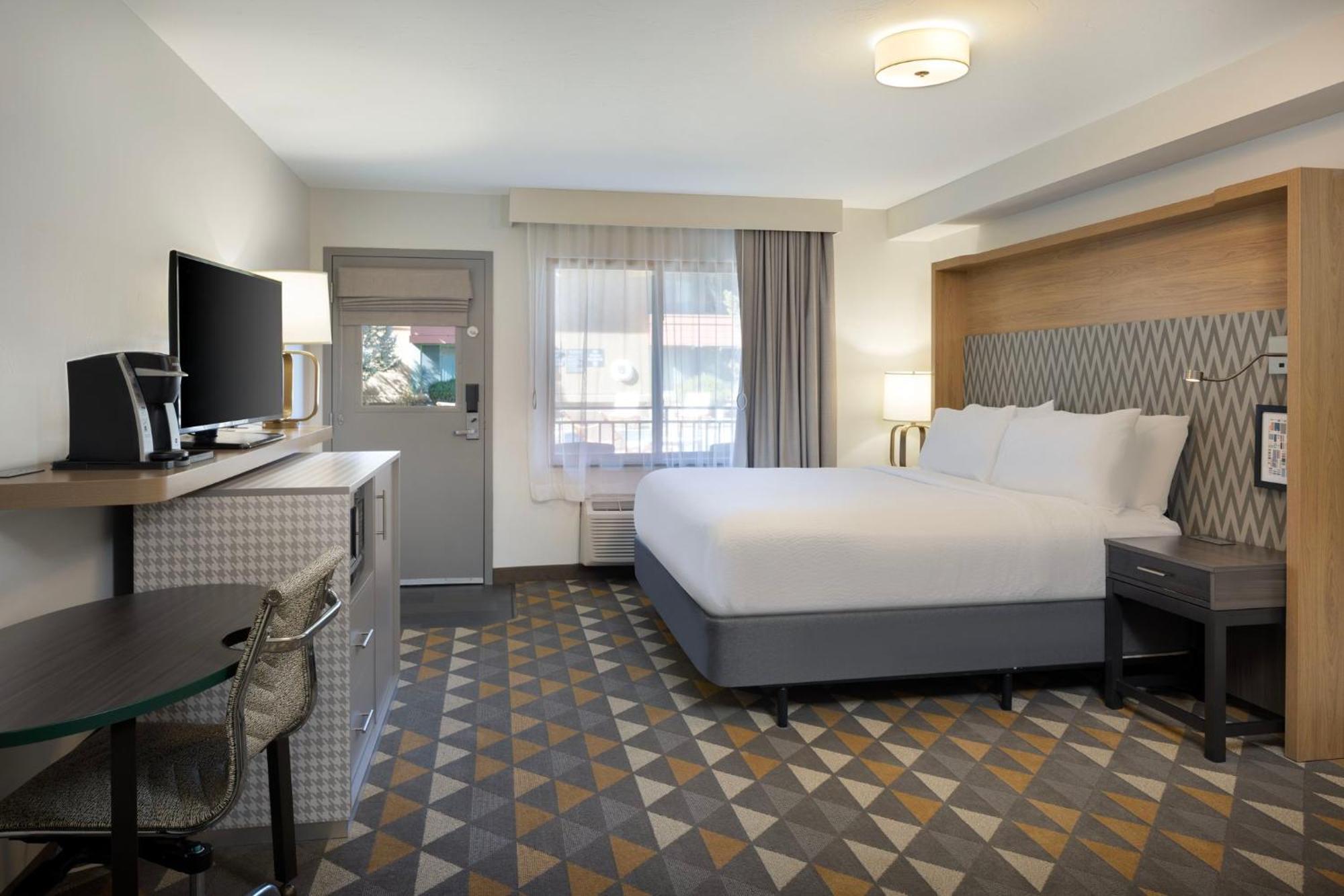 Hotel By Ihg 3*