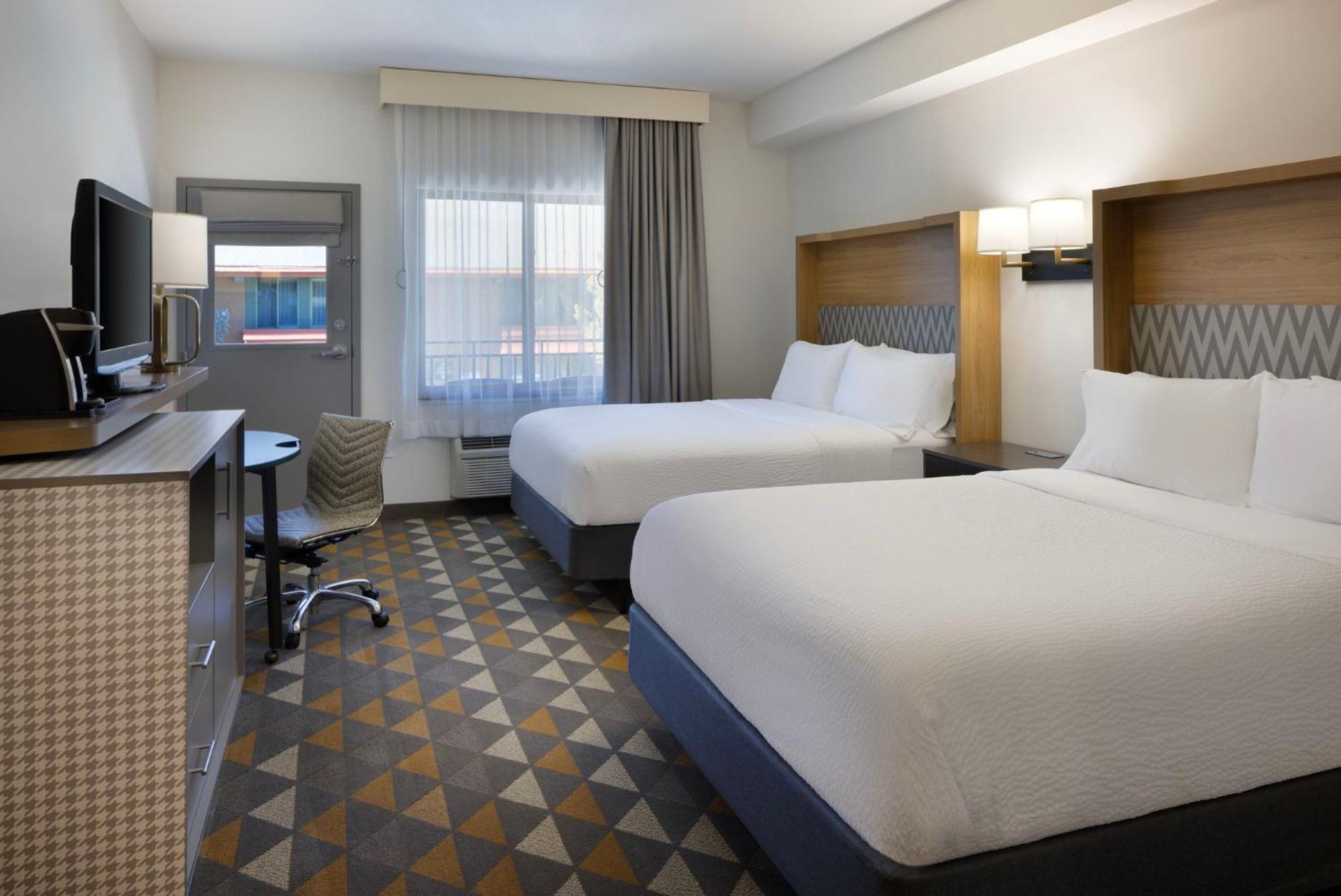 Hotel By Ihg 3*