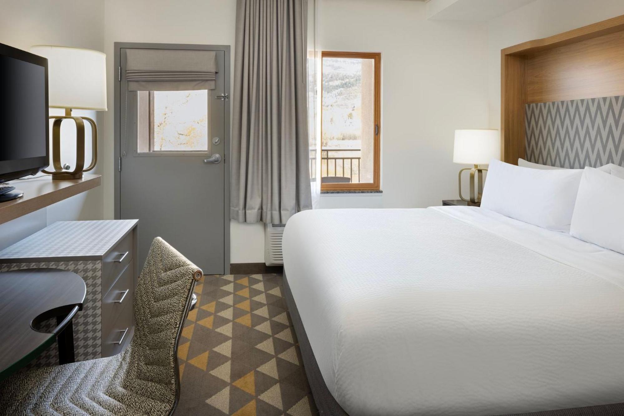 By Ihg